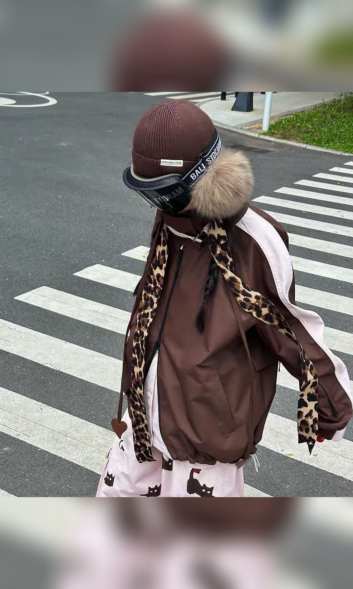 棕粉撞色滑雪服 + 小猫印花雪裤套装（4/6）